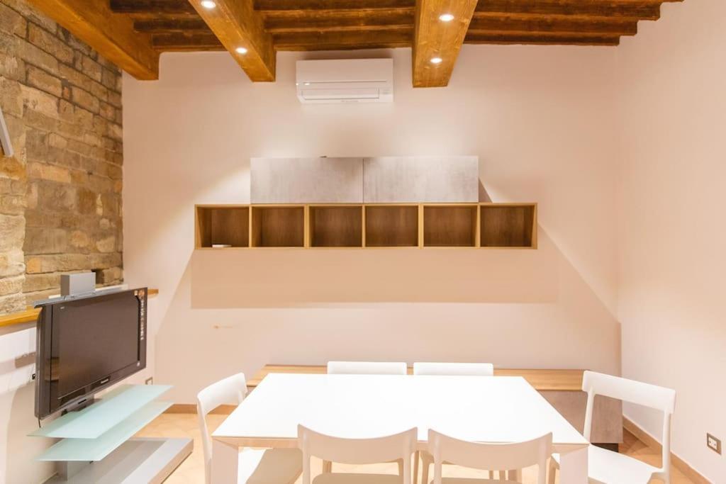 Cozy And Charmin 3Br Apartment Steps By Duomo Florença Exterior foto
